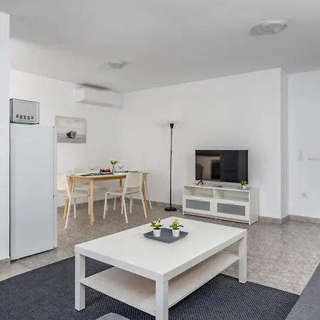 Flat With Pool By Costarentals - Ref 171 *